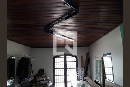 Casa à venda com 320m², 3 quartos e 2 vagas Casa à venda com 320m², 3 quartos e 2 vagasQuarto