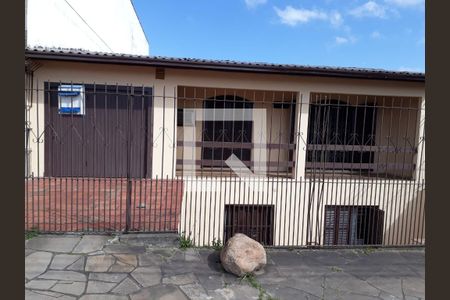 Casa à venda com 320m², 3 quartos e 2 vagas Casa à venda com 320m², 3 quartos e 2 vagasFachada