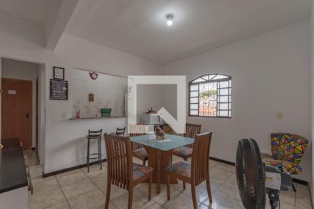 Casa à venda com 190m², 3 quartos e 2 vagas Casa à venda com 190m², 3 quartos e 2 vagasCopa