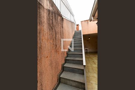 Casa à venda com 158m², 3 quartos e 2 vagas Casa à venda com 158m², 3 quartos e 2 vagasEscada