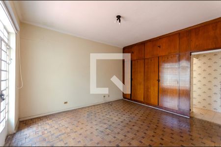 Casa à venda com 300m², 4 quartos e 4 vagasSuíte