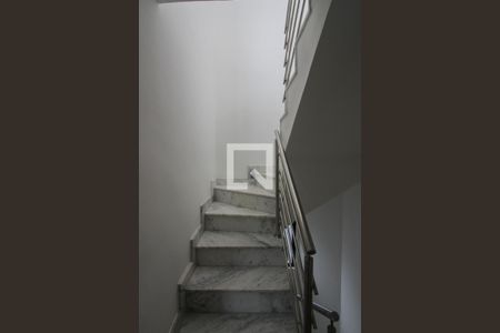 Casa à venda com 142m², 3 quartos e 1 vaga Casa à venda com 142m², 3 quartos e 1 vagaEscada para Terraço