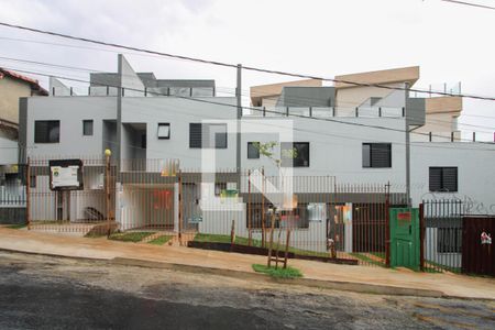 Casa à venda com 152m², 3 quartos e 1 vaga Casa à venda com 152m², 3 quartos e 1 vagaFachada