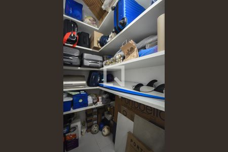 Apartamento à venda com 220m², 4 quartos e 4 vagasDepósito