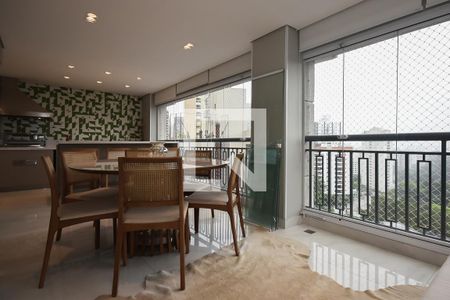 Apartamento à venda com 220m², 4 quartos e 4 vagasVaranda