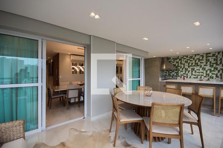 Apartamento à venda com 220m², 4 quartos e 4 vagasVaranda