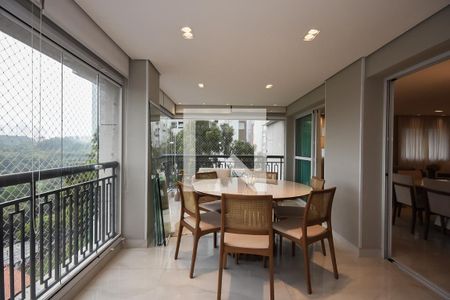 Apartamento à venda com 220m², 4 quartos e 4 vagasVaranda