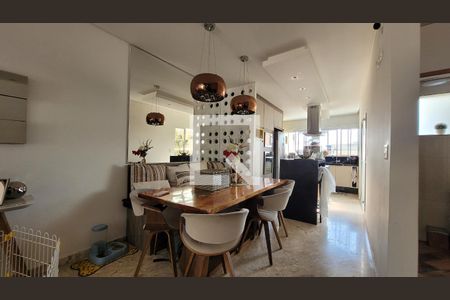 Casa à venda com 263m², 3 quartos e 4 vagas Casa à venda com 263m², 3 quartos e 4 vagasSala