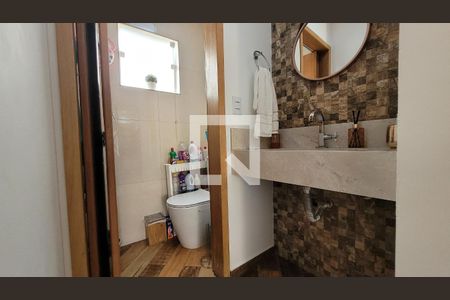 Casa à venda com 263m², 3 quartos e 4 vagas Casa à venda com 263m², 3 quartos e 4 vagasBanheiro