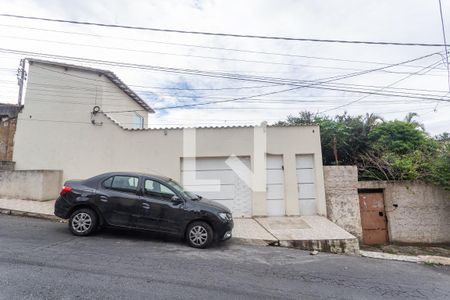 Casa à venda com 100m², 3 quartos e 4 vagasFachada