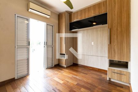 Casa à venda com 200m², 3 quartos e 2 vagasSuíte