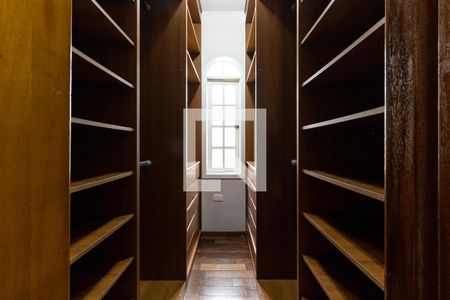 Casa à venda com 200m², 3 quartos e 2 vagasCloset da Suíte