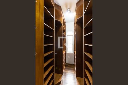 Casa à venda com 200m², 3 quartos e 2 vagasCloset da Suíte