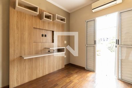 Casa à venda com 200m², 3 quartos e 2 vagasSuíte