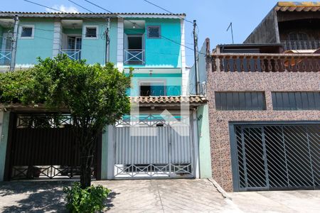 Casa para alugar com 97m², 2 quartos e 2 vagas Casa para alugar com 97m², 2 quartos e 2 vagasFachada