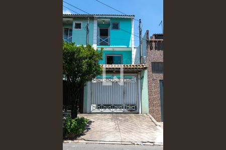 Casa para alugar com 97m², 2 quartos e 2 vagas Casa para alugar com 97m², 2 quartos e 2 vagasFachada