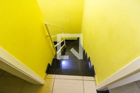 Escada de casa para alugar com 2 quartos, 97m² em Jardim Marabá, São Paulo