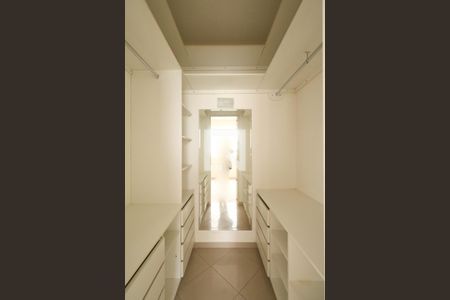 Apartamento para alugar com 140m², 4 quartos e 1 vagaCloset Suíte 2