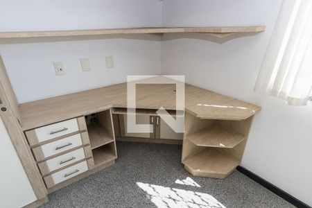 Casa à venda com 252m², 4 quartos e 5 vagasQuarto 3 - Mesa