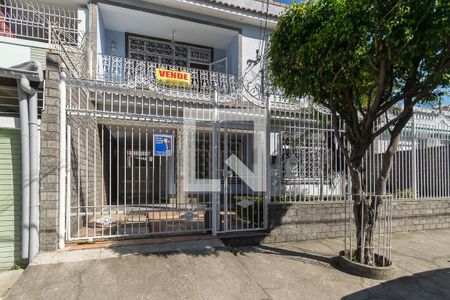 Casa à venda com 252m², 4 quartos e 5 vagasFachada