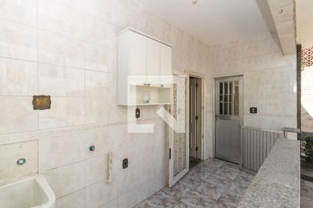 Casa à venda com 252m², 4 quartos e 5 vagasÁrea de Serviço (1º andar)