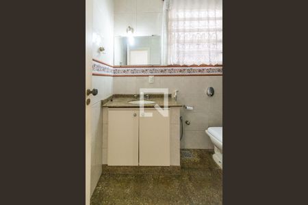 Casa à venda com 252m², 4 quartos e 5 vagasBanheiro 2 (1º andar)