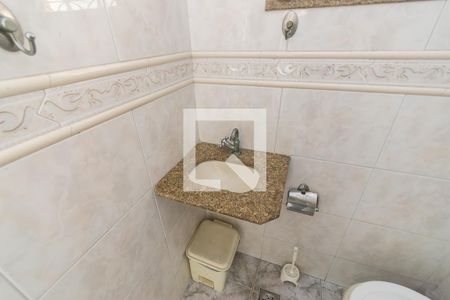 Casa à venda com 252m², 4 quartos e 5 vagasBanheiro de Serviço