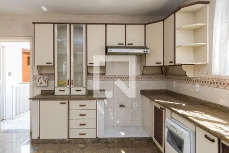 Casa à venda com 252m², 4 quartos e 5 vagasCozinha - Armários