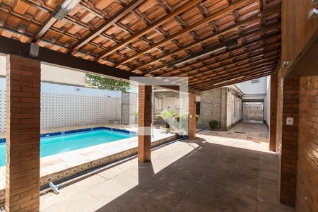 Casa à venda com 252m², 4 quartos e 5 vagasVaranda gourmet