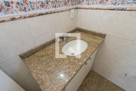Casa à venda com 252m², 4 quartos e 5 vagasBanheiro 1 (2º andar)