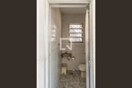 Casa à venda com 252m², 4 quartos e 5 vagasBanheiro de Serviço