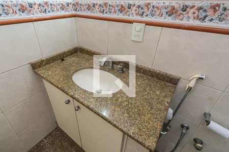 Casa à venda com 252m², 4 quartos e 5 vagasBanheiro 2 (1º andar)