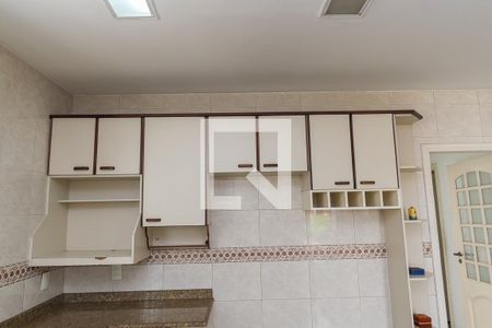 Casa à venda com 252m², 4 quartos e 5 vagasCozinha - Armários