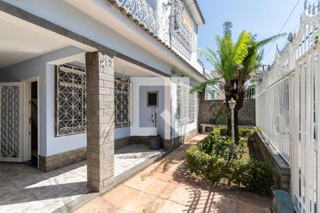 Casa à venda com 252m², 4 quartos e 5 vagasVaranda da Frente