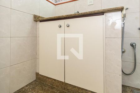 Casa à venda com 252m², 4 quartos e 5 vagasBanheiro 2 (1º andar)