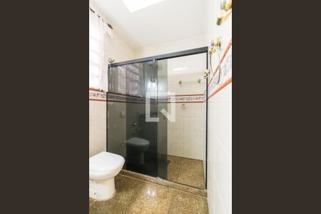 Casa à venda com 252m², 4 quartos e 5 vagasBanheiro 2 (1º andar)