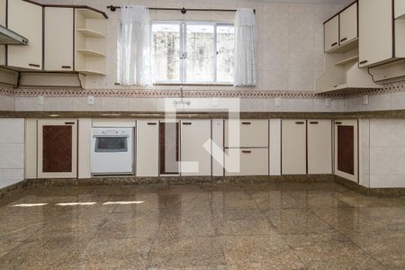 Casa à venda com 252m², 4 quartos e 5 vagasCozinha - Armários