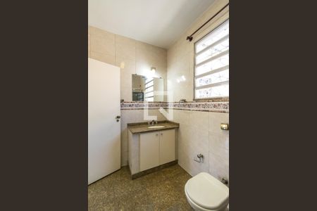 Casa à venda com 252m², 4 quartos e 5 vagasBanheiro 1 (2º andar)