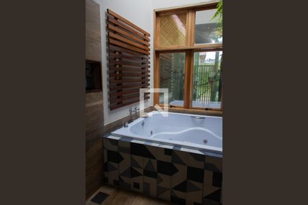 Casa à venda com 450m², 2 quartos e NaN vagasBANHEIRO DA SUITE 2