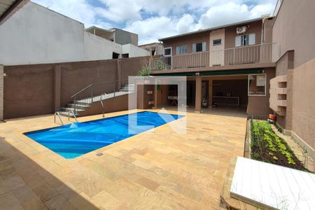 Casa à venda com 170m², 3 quartos e 4 vagasPiscina