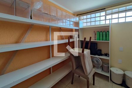 Casa à venda com 170m², 3 quartos e 4 vagasEscritório