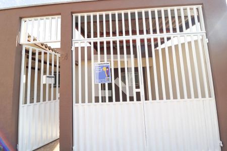 Casa para alugar com 81m², 2 quartos e 1 vaga Casa para alugar com 81m², 2 quartos e 1 vagaFachada