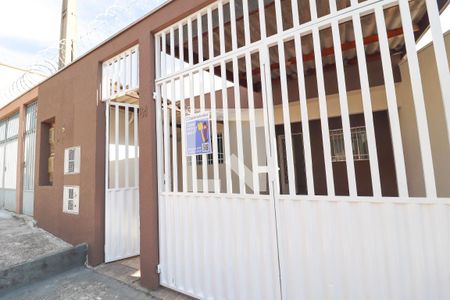Casa para alugar com 81m², 2 quartos e 1 vaga Casa para alugar com 81m², 2 quartos e 1 vagaFachada