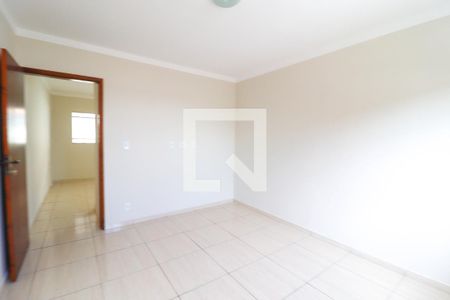 Casa para alugar com 81m², 2 quartos e 1 vaga Casa para alugar com 81m², 2 quartos e 1 vagaQuarto