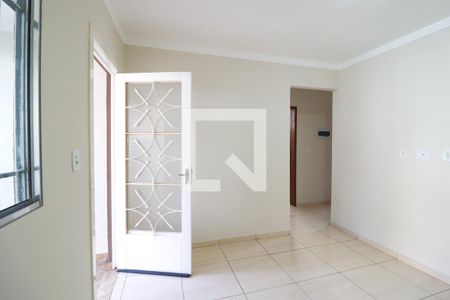 Casa para alugar com 81m², 2 quartos e 1 vaga Casa para alugar com 81m², 2 quartos e 1 vagaSala