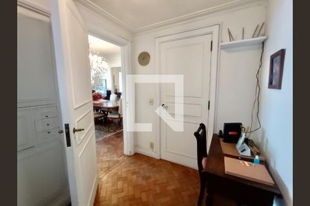 Apartamento para alugar com 353m², 4 quartos e 1 vaga Apartamento para alugar com 353m², 4 quartos e 1 vagaSaleta