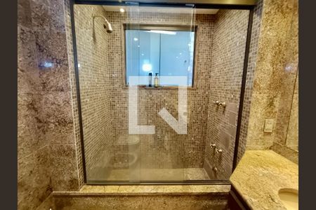 Apartamento para alugar com 353m², 4 quartos e 1 vaga Apartamento para alugar com 353m², 4 quartos e 1 vagaBanheiro social