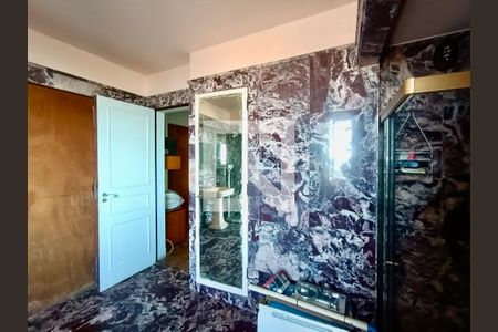 Apartamento para alugar com 353m², 4 quartos e 1 vaga Apartamento para alugar com 353m², 4 quartos e 1 vagaSuítes banheiro canadense