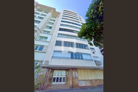 Apartamento para alugar com 353m², 4 quartos e 1 vaga Apartamento para alugar com 353m², 4 quartos e 1 vagaFachada com cartaz QA
