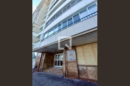 Apartamento para alugar com 353m², 4 quartos e 1 vaga Apartamento para alugar com 353m², 4 quartos e 1 vagaFachada com cartaz QA